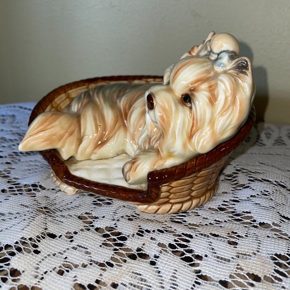 Vintage Japan Yorkie Terrier Dog in Basket Figurine Collectible - Picture 6 of 16
